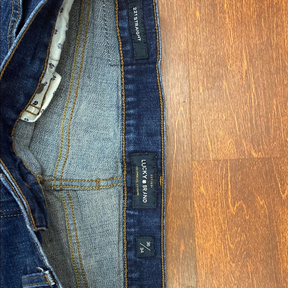 Men's Lucky Brand 221 straight Blue Jeans - Picture 2 of 4